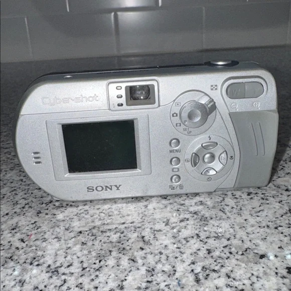 Sony Cyber-shot DSC-P72 3.2MP Digital Camera with 3x Optical Zoom - Picture 4 of 4